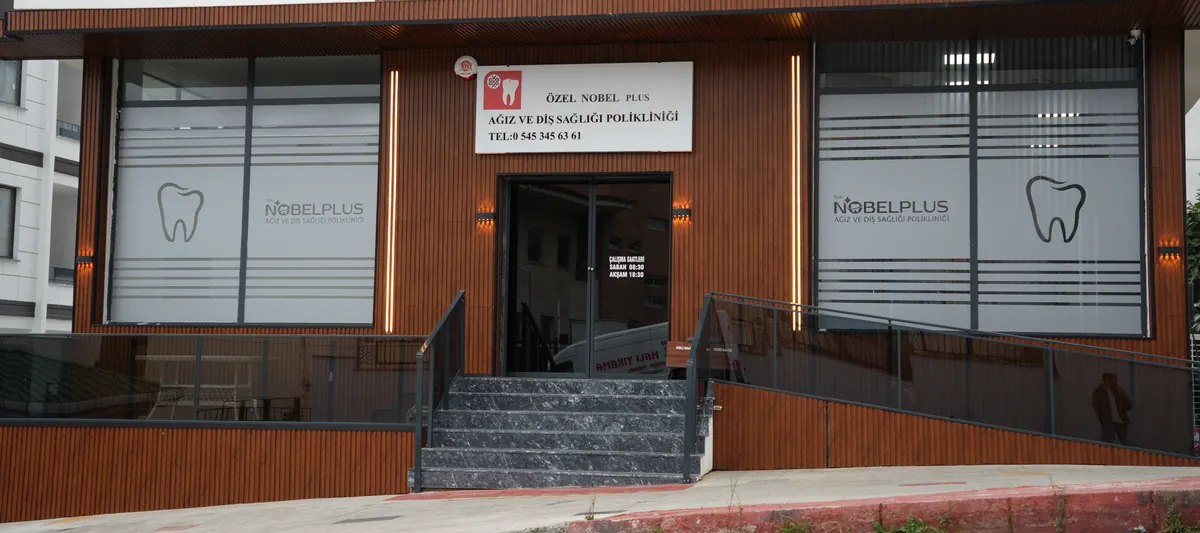 Nobel Plus Ağız ve Diş Sağlığı Polikliniği'nin girişi, Atakum / Samsun